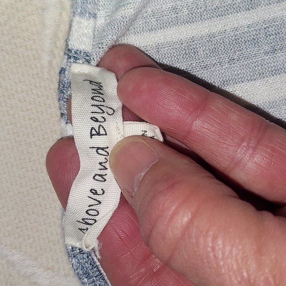 Above and beyond blouse - Picture 4 of 8